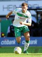 FUSSBALL 1. BUNDESLIGA: Bremen, OEZIL Einzelaktion