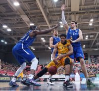 Basketball 1. Bundesliga 14/15 Hauptrunde:  Walter Tigers Tuebingen - FRAPORT SKYLINERS