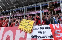 Fussball  1. Bundesliga  13/14:  FC Bayern Muenchen Fans