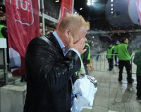 Fussball  International: Pokalfinale Schweiz 11/12; Champagnerdusche fuer Trainer Heiko Vogel (FC Basel)