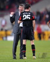 Fussball 1. Bundesliga : Trainer Friedhelm Funkel mit Maximilian Nicu (Hertha)