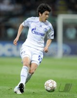 FUSSBALL CHL  Saison 10/11:  Atsuto Uchida (FC Schalke 04)