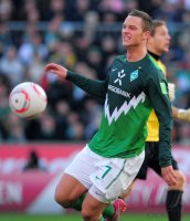 Fussball: 1. Bundesliga Saison 2010/2011: Bremen, ARNAUTOVIC am Ball