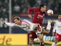 Fussball Uefa Cup: Hamburg - FC Thun, Zweikampf