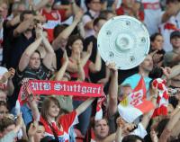 Fussball 1. Bundesliga:  VfB Stuttgart - VfL Wolfsburg;Meisterschale und Fanschal