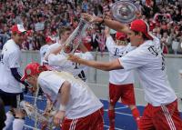 Fussball 1. Bundesliga : BIERDUSCHE Deutscher Meister 09/10   FC Bayern Muenchen