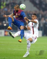 FUSSBALL INTERNATIONAL  CHL Viertelfinale 11/12: Daniel Alves (li, Barca) gegen Kevin Prince Boateng (AC Mailand)