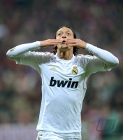 FUSSBALL INTERNATIONAL  CHL HALBFFINALE 11/12:  FC Bayern Muenchen - Real Madrid