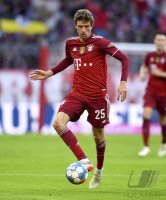 Fussball 1. Bundesliga Saison 21/22: FC Bayern Muenchen -  SC Freiburg