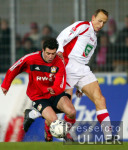 Fussball 1. Bundesliga: Koeln - Leverkusen, Zweikampf