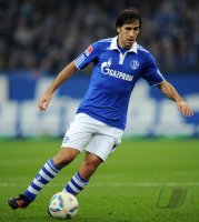 Fussball 1. Bundesliga, Saison 2011/2012: FC Schalke 04, RAUL am Ball