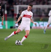 Fussball DFB Pokal  Halbfinale  2025/2026  23.04.2026VfB Stuttgart - SC Freiburg , EINZELBILD, EINZELN, AKTION, EINZELSPIELER, FREISTELLER, GANZE FIGUR, GANZFIGUR, GANZE_FIGURAKTION