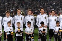 Fussball International EM 2012 Testspiel:  GER Teamaufstellung (v. li.) Marcel SCHMELZER, Sven BENDER,  Andre SCHUERRLE, Mario GOMEZ, Christian TRAESCH (Deutschland)