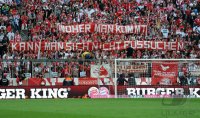 Fussball 1. Bundesliga : BAYERN FANS MIT einem Banner, WOHER MAN KOMMT KANN MAN SICH NICHT AUSSUCHEN