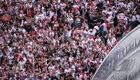 Fussball DFB Pokal Finale 24/25: Arminia Bielefeld - VfB Stuttgart, Public Viewing auf dem Schlossplatz