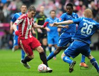 Fussball 1. Bundesliga : Bastian Schweinsteiger (li, FC Bayern Muenchen) gegen David Alaba (re, TSG 1899 Hoffenheim)