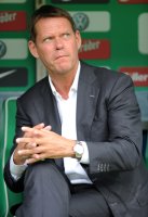 Fussball 1. Bundesliga, Saison 2011/2012: Hamburger SV, ARNESEN