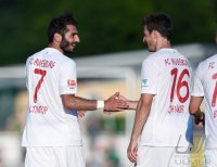 Fussball 1. Bundesliga Saison 15/16: Halil Altintop (FC Augsburg)  und Daniel Baier (FC Augsburg)