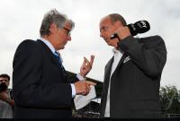 Fussball DFB Pokal : Moderator Marcel Reif mit Trainer Mario Basler (Burghausen)