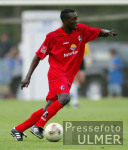 FUSSBALL Rolf -Christel Guie-Mien  (SC) am Ball