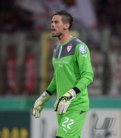 Fussball DFB Pokal 2. Runde 13/14: Torwart Thorsten Kirschbaum (VfB Stuttgart)