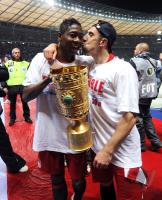 Fussball: DFB Pokal Finale: JUBEL David Alaba, Franck Ribery (v.li., FCB)