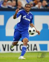 Fussball 1. Bundesliga, FC Schalke 04: FARFAN Einzelaktion am Ball