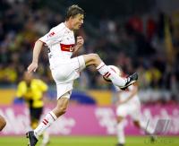 Fussball 1. Bundesliga: Stuttgart, TOMASSON Einzelaktion am Ball