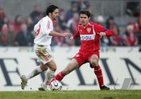 Fussball 1. Bundesliga: Koeln - Stuttgart, Zweikampf