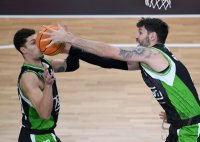 Basketball 2. Bundesliga 2021/2022: Tigers Tuebingen - ROEMERSTROM Gladiators Trier