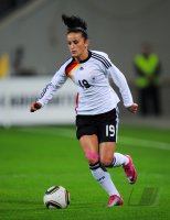 Fussball: International, Frauen Laenderspiel: Deutschland, BAJRAMAJ am Ball