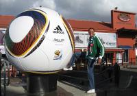 LAND UND LEUTE  FUSSBALL WM 2010