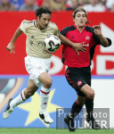 Fussball 1. Bundesliga: Nuernberg - Muenchen, Zweikampf