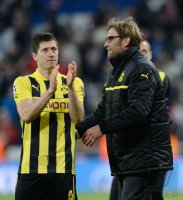 FUSSBALL INTERNATIONAL CHL HALBFINALE 12/13: Robert Lewandowski (Borussia Dortmund) und Trainer Juergen Klopp (Borussia Dortmund)
