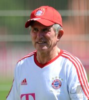 Fussball 1. Bundesliga:  Trainer Jupp Heynckes  (FC Bayern Muenchen)