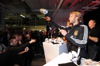 Fussball/ GES/  DFB Team im Mercedes-Benz Werk Bremen, 27.02.2012