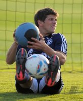 Fussball 1. Bundesliga 11/12: FC Schalke Training in Doha