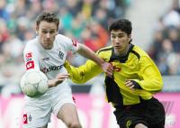 Fussball 1. Bundesliga: Moenchengladbach - Dortmund, Zweikampf