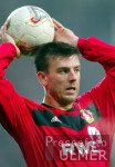 Fussball Bundesliga: Leverkusen, SCHNEIDER beim Einwurf