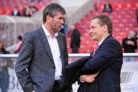 Fussball 1. Bundesliga : Trainer Friedhelm Funkel (li, Hertha) mit Manager Horst Heldt (re, Stuttgart)
