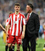 Fussball Champions League Finale: ENTTAEUSCHUNG  Thomas Mueller, Trainer Louis van Gaal (v. li., FCB)