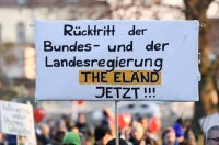 Kundgebung im Tuebinger Anlagenpark: 1200 Menschen demonstrierten gegen die einrichtungsbezogene Impfpflicht