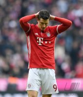 Fussball 1. Bundesliga Saison 16/17: FC Bayern Muenchen - FC Schalke 04