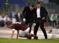 FUSSBALL SERIE A 2013/2014: Francesco Totti (AS Rom) verletzt