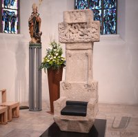 Bischofstuhl ohne Wappen im Rottenburger Dom