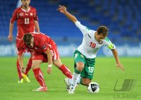 Fussball International EM 2012-Qualifikation:  Xherdan SHAQIRI (li, Schweiz) gegen Stiliyan Petrov (re, Bulgarien)