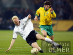 Fussball - EM-Qualifikation: Deutschland - Litauen, Zweikampf
