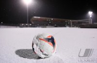 Fussball Regionalliga Suedwest 20/21: Ball im Schnee am 09.12.2020 in der Balinger Bizerba Arena
