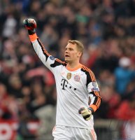 Fussball International CHL Saison 13/14: JUBEL Torwart Manuel Neuer (FC Bayern Muenchen)