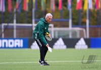 Trainer Ernst Middendorp